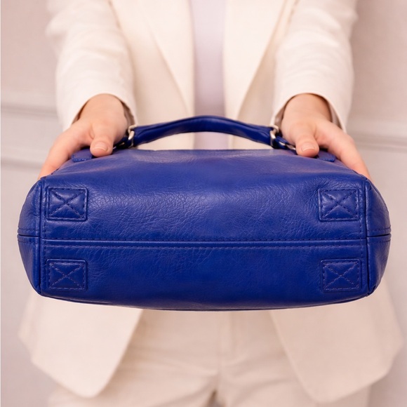 Michael Kors A-0707 Large Shoulder Bag – Royal Blue Patent Leather - Picture 4 of 6